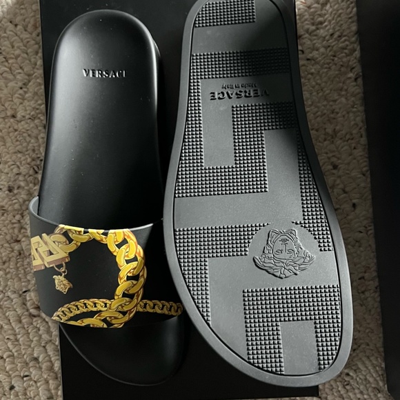 VERSACE La Greca Chain Print Slides BRAND NEW - Picture 4 of 4